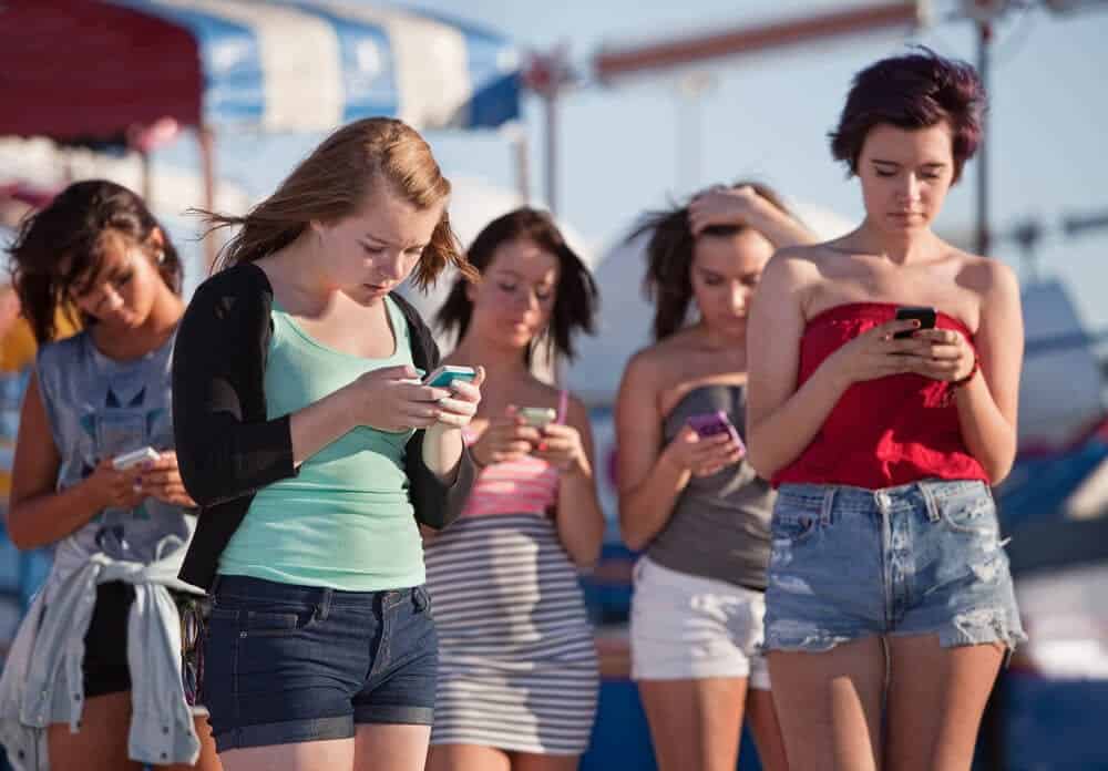 Girls on Phones | Disordered Eating | Beachside
