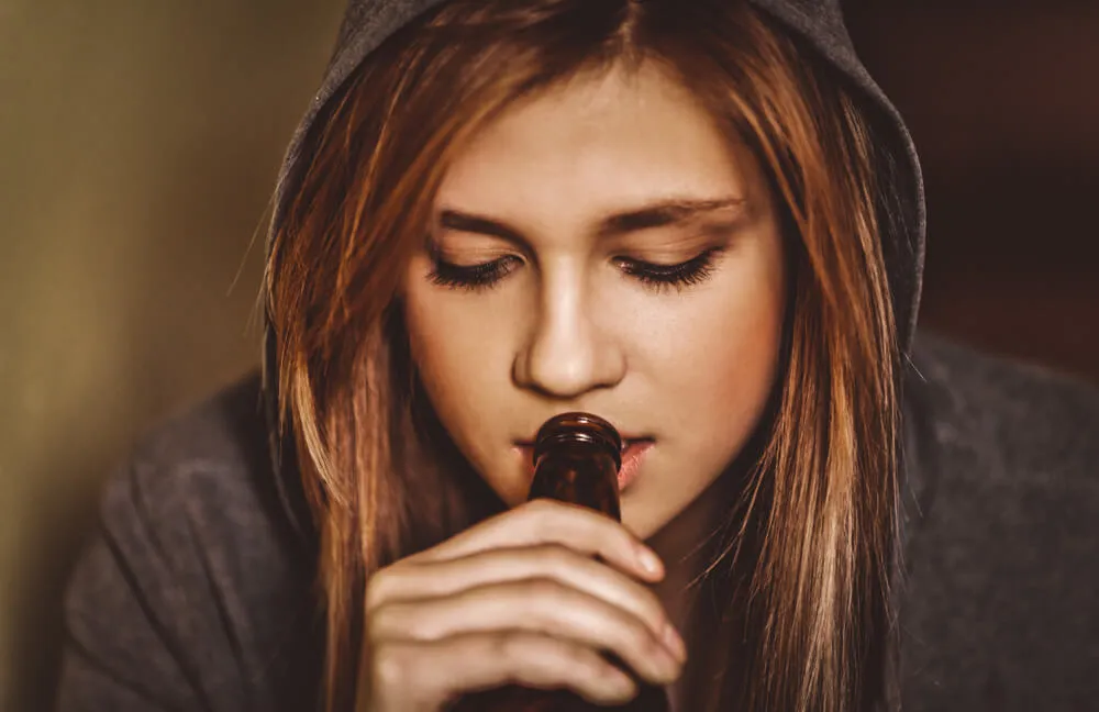 Teen Drinking - Alcohol - Beachside