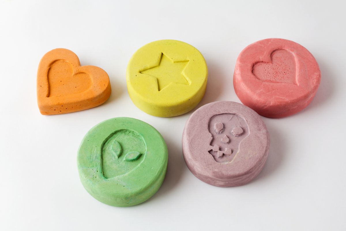 8 Signs and Symptoms That Your Teen is Using Club Drugs