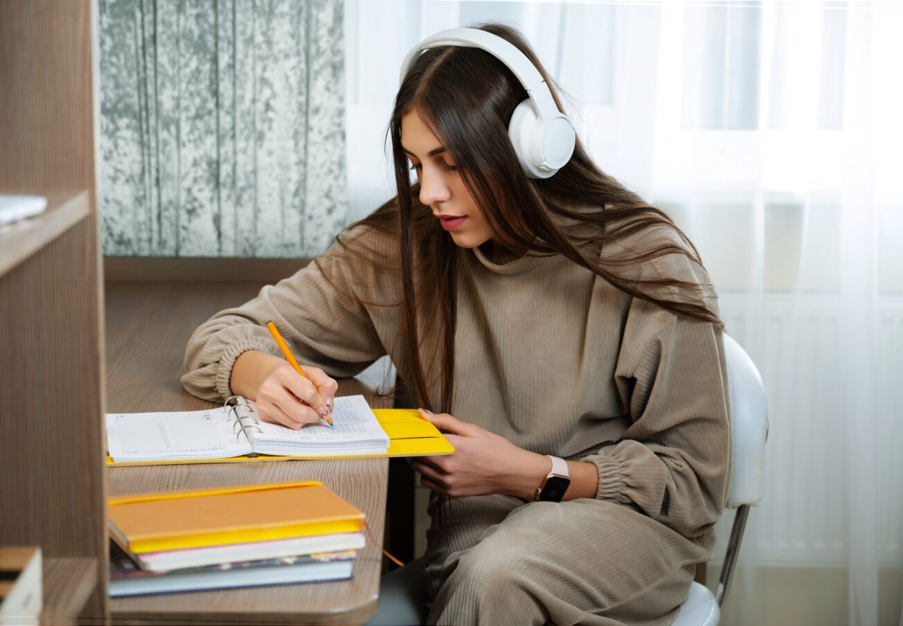 Teenage,Girl,Sits,At,Desk,At,Home,And,Write,In