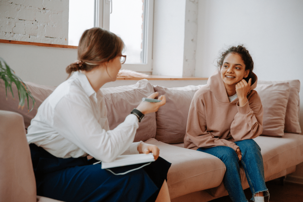 teenager speaking to her therapist about teenager playing on the computer showing signs of hyperfixation in teens